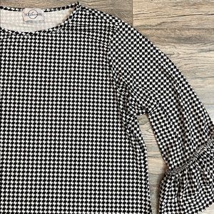 Ruffled sleeve blouse